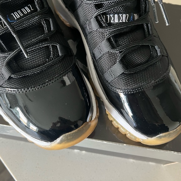 Air Jordan 11 Retro 6Y - Picture 2 of 3